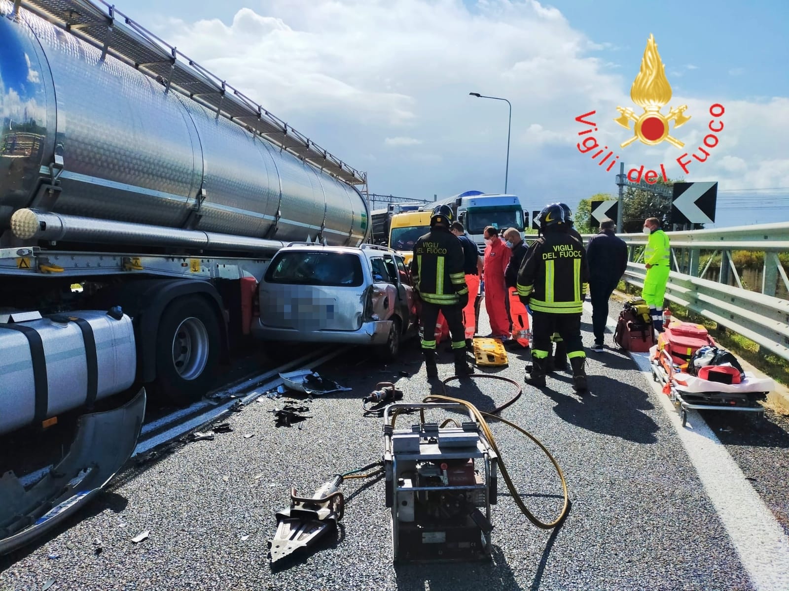 Incidente stradale nei pressi dello svincolo autostradale di Lamezia Terme in direzione sud