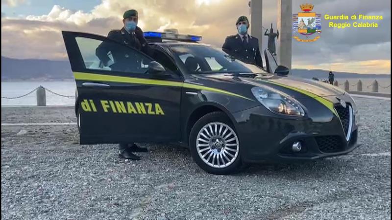 Viaggiava con 5,7 kg di cocaina, arrestata una 32enne