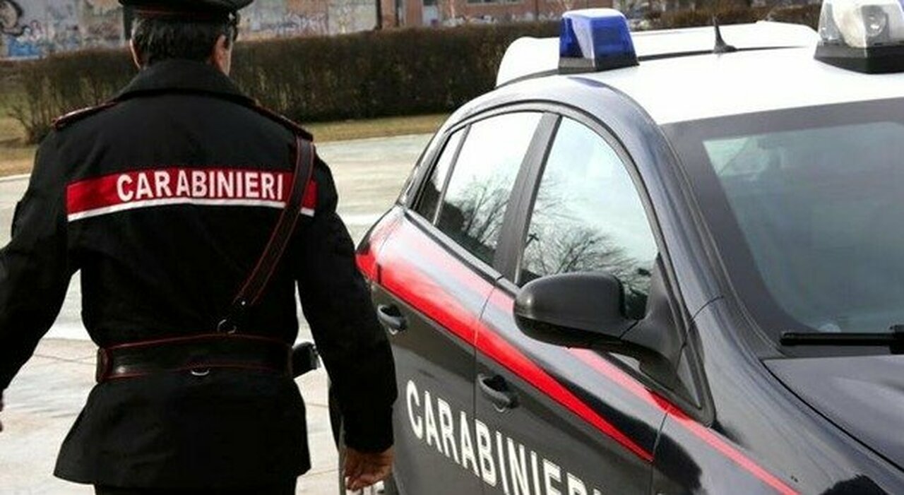 Stabile adibito a deposito di armi e droga, due arresti a Isola Capo Rizzuto