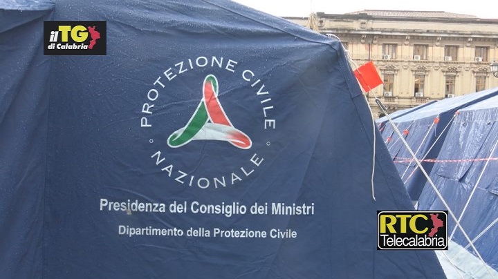 Catanzaro, allestito dalla Protezione Civile un palatenda per le vaccinazioni anti Covid. Non serve la prenotazione (VIDEO)