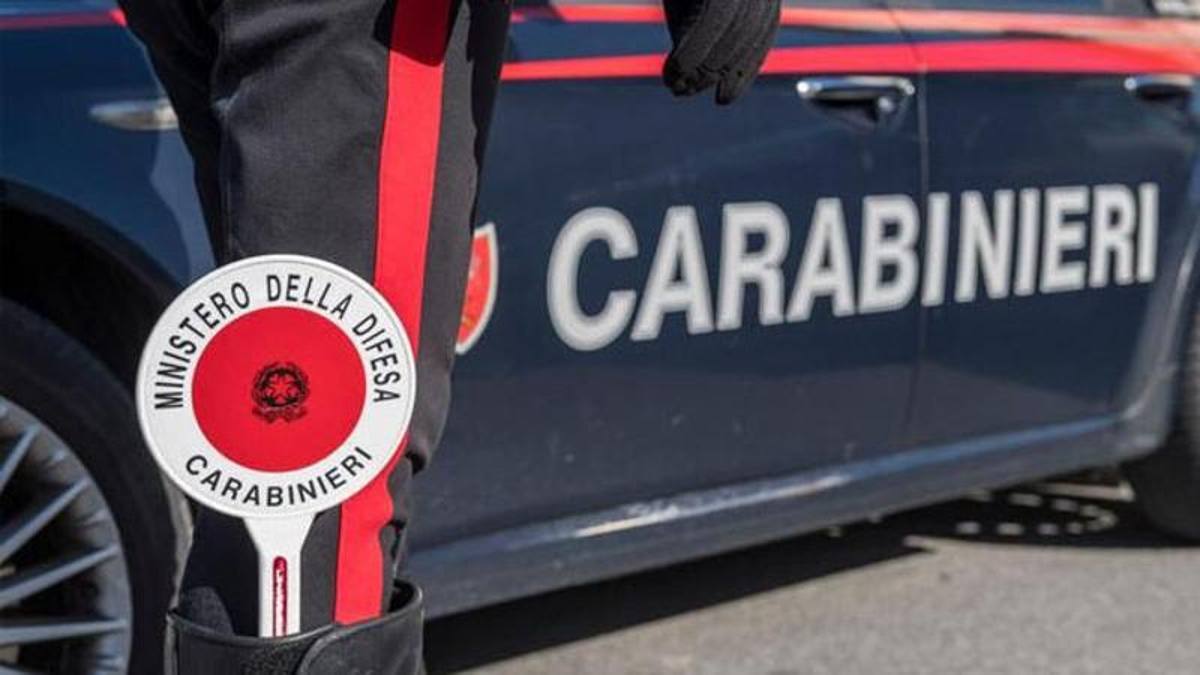 Incendio in un autosalone a Sibari, indagano i Carabinieri 