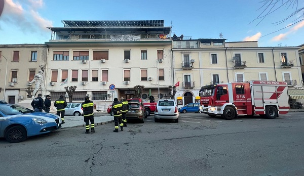 Cosenza, non accettano il licenziamento e protestano salendo sul tetto della Casa di cura San Bartolo-Misasi