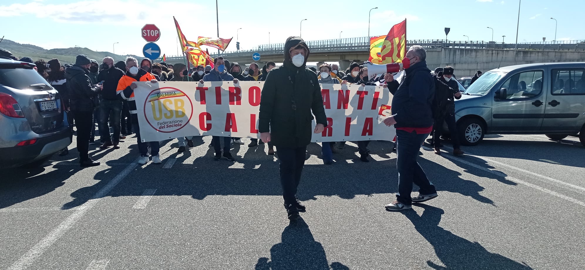 Protesta dei tirocinanti davantialla Cittadella, Occhiuto mette i “paletti” (VIDEO)