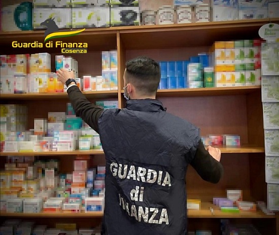 Cassano allo Jonio/, la GdF ha sequestrato una parafarmacia per esercizio abusivo dell’attività di farmacista