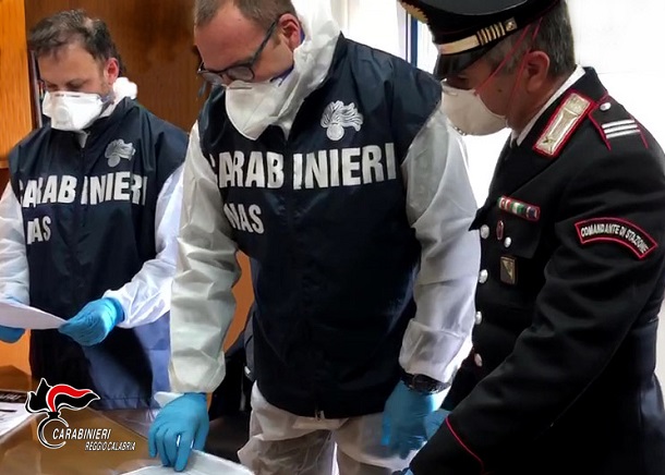 Reggio, i Carabinieri del Nas scovano un poliambulatorio abusivo dove esercitava un falso medico