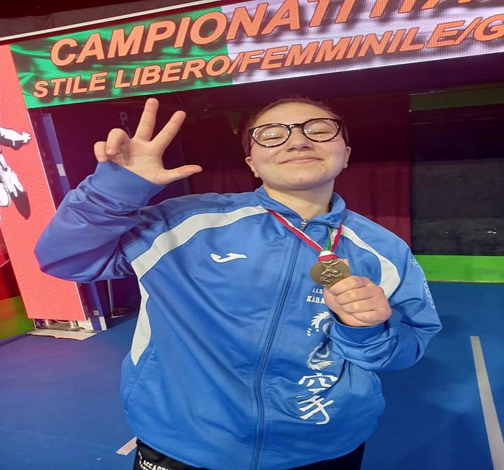 La crotonese Desirè Lumare dell’AKC medaglia di Bronzo al Campionato Italiano under 17 di Lotta olimpica