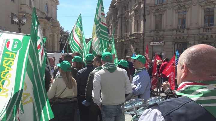 Catanzaro/ Presidio dei lavoratori della vigilanza: “Subito il contratto”