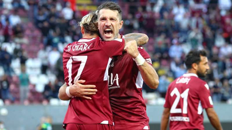 Calcio serie B/ La Reggina impone il pari alla capolista Cremonese. Gli amaranto possono ancora sperare nel sogno playoff