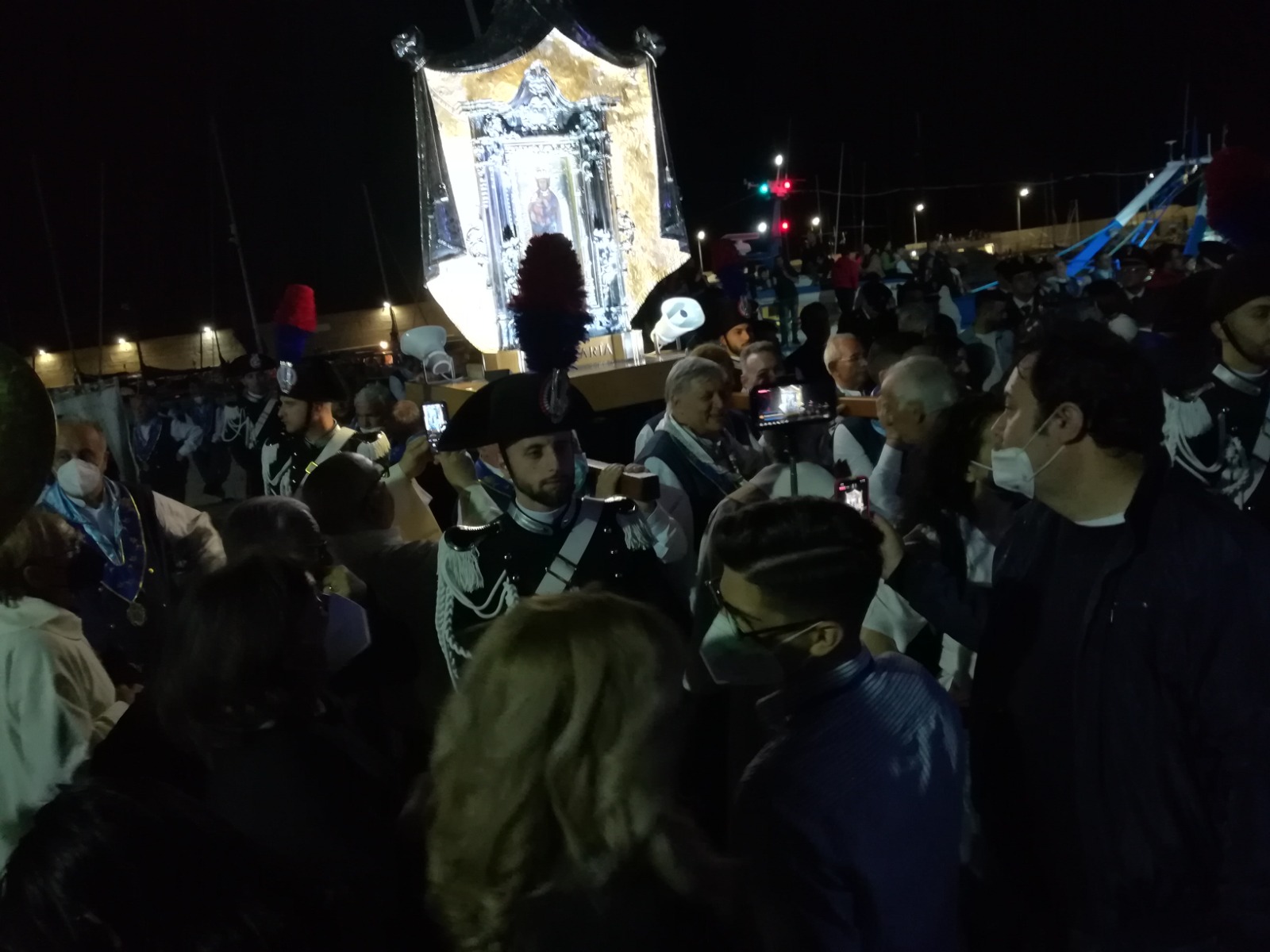 Crotone, in migliaia per la processione della Madonna di Capo Colonna. Questa sera in onda su RTC