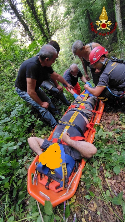 Salvatodai pompieri centauro finito in un dirupo ad Arena