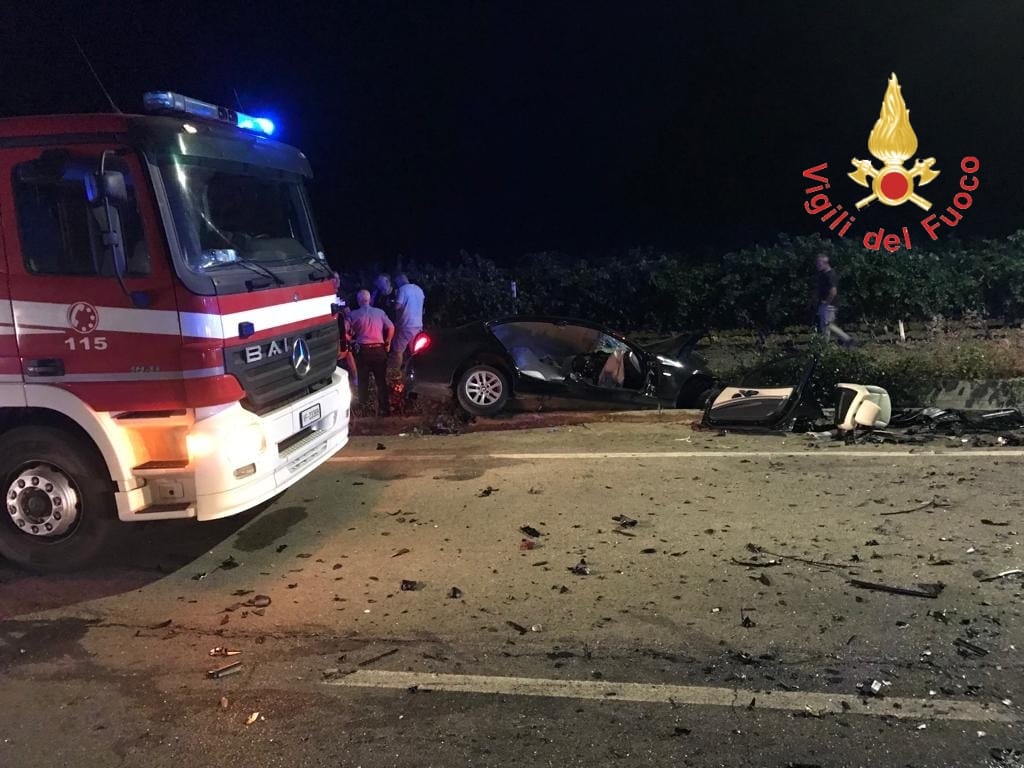 Ennesimo incidente mortale sulla SS 106 perdono la vita due