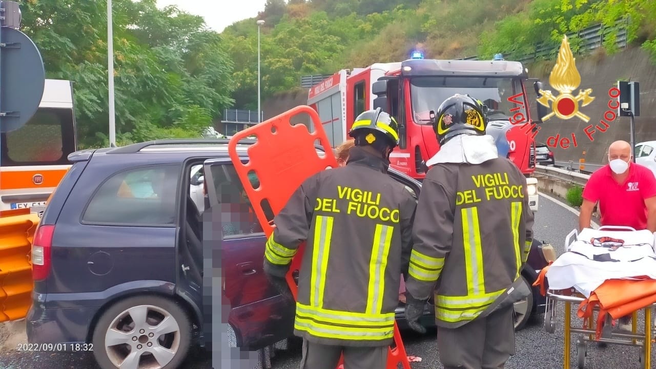 Catanzaro, incidente su viale De Filippis: 2 feriti