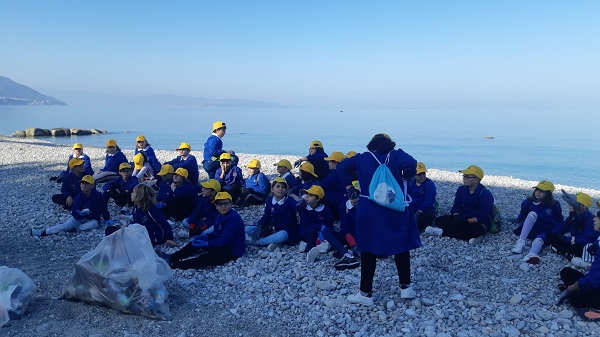 “Puliamo il mondo”, buona risposta all’iniziativa sulla Costa Viola