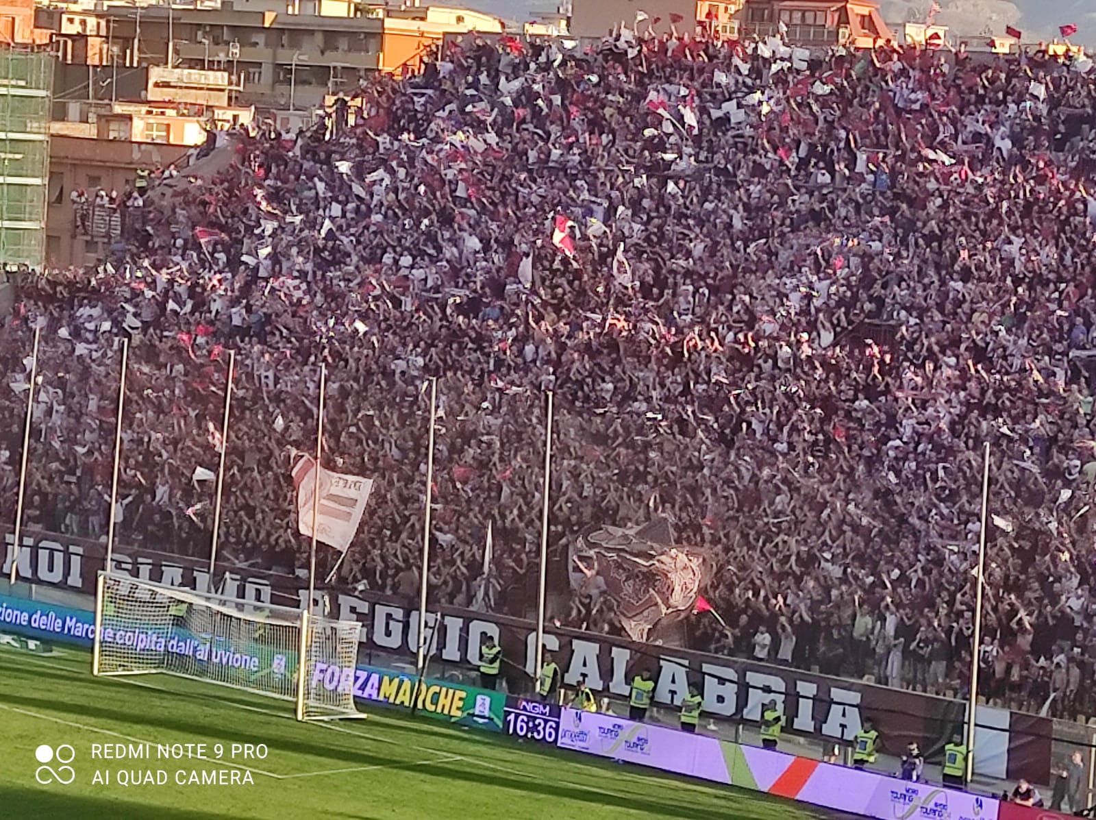 Calcio serie B, è ancora super Menez e la Reggina fa suo il derby, 3 a 0 al Cosenza in un Granillo infuocato: 15.000 presenze (FOTO)