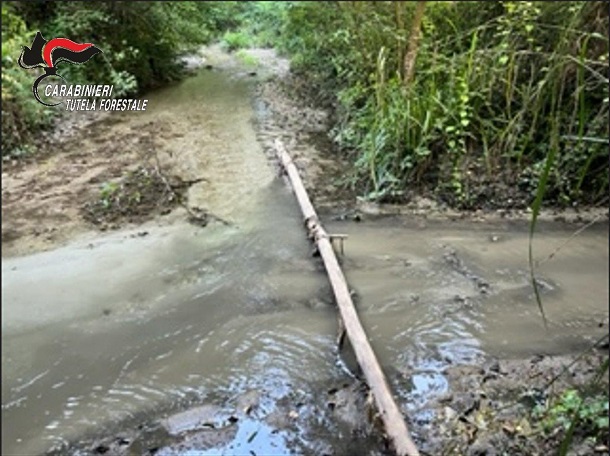 Zungri/ Sversamento di reflui fognari nel torrente Murria, sequestrato dai carabinieri forestali il punto di scarico