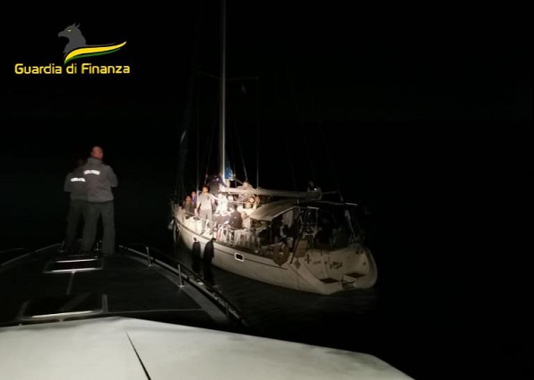 Due sbarchi di migranti a Capo Colonna e a Le Castella