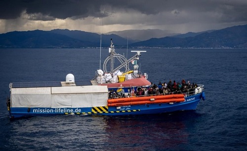 Sbarcati a Gioia Tauro i 27 migranti a bordo della Rise Above