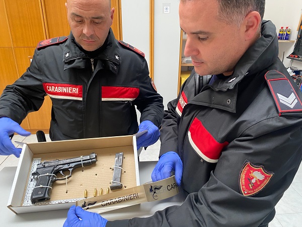 Catanzaro, pregiudicato 44enne arrestato per violazioni della sorveglianza speciale, detenzione abusiva di arma clandestina, lesioni personali aggravate