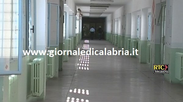 Aggressione di un agente ieri nel carcere di Catanzaro, Sappe: “Obiettivo aggredire un altro recluso. Nove agenti sono stati portati in ospedale”