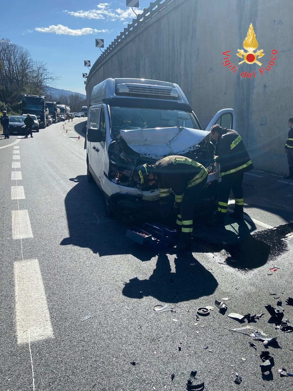 Scontro sull’A2, un morto e due feriti tra gli svincoli di Altilia e Rogliano