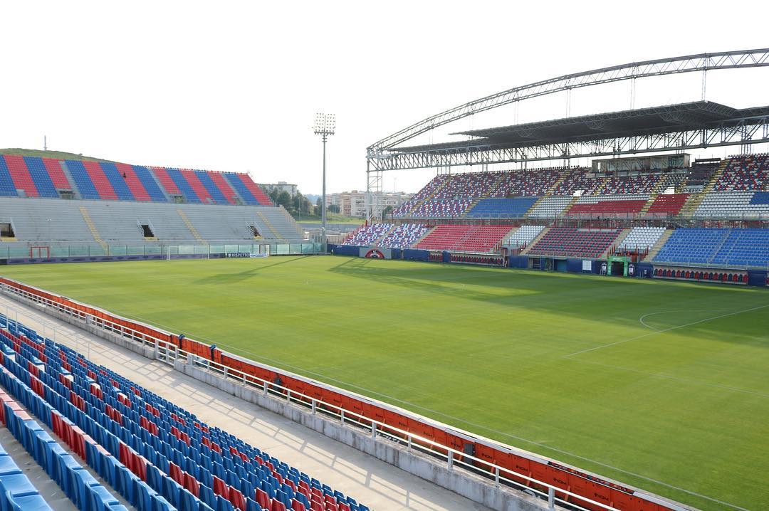 Crotone, il presidente Vrenna: “La tribuna dello stadio sarà smontata nella prossima stagione”