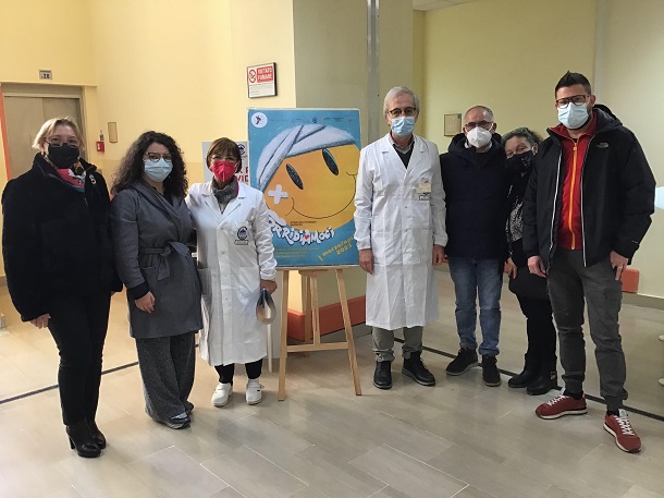 Catanzaro, presentato il progetto “Sorridiamoci”: l’Associazione Calabrese Malati Oncologici “Ida Ponessa” Odv porta il teatro nel reparto di oncoematologia pediatrica del “Pugliese-Ciaccio”