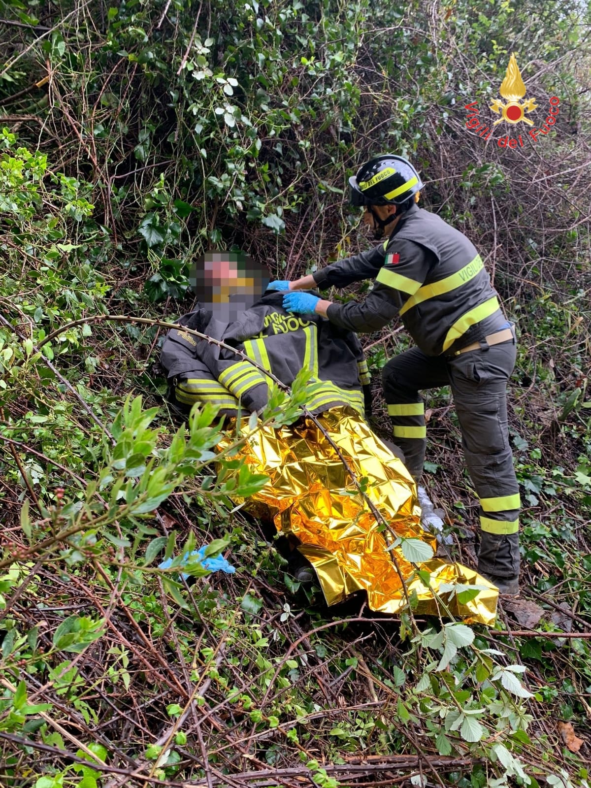 Catanzaro, si lancia in una scarpata per sfuggire alle forze dell’ordine, ferito