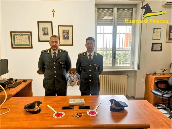 Viaggiava in auto con un chilo di cocaina, arrestato a Villa San Giovanni