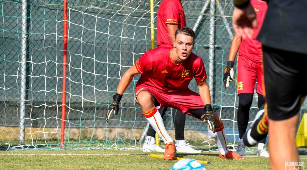 Calcio, il Catanzaro prende il giovane portiere Borrelli a titolo definitivo