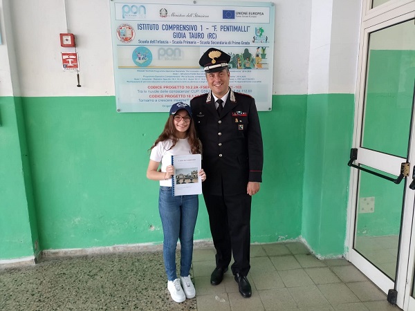 Gioia Tauro, giovanissima studentessa dedica la tesina all’Arma dei Carabinieri