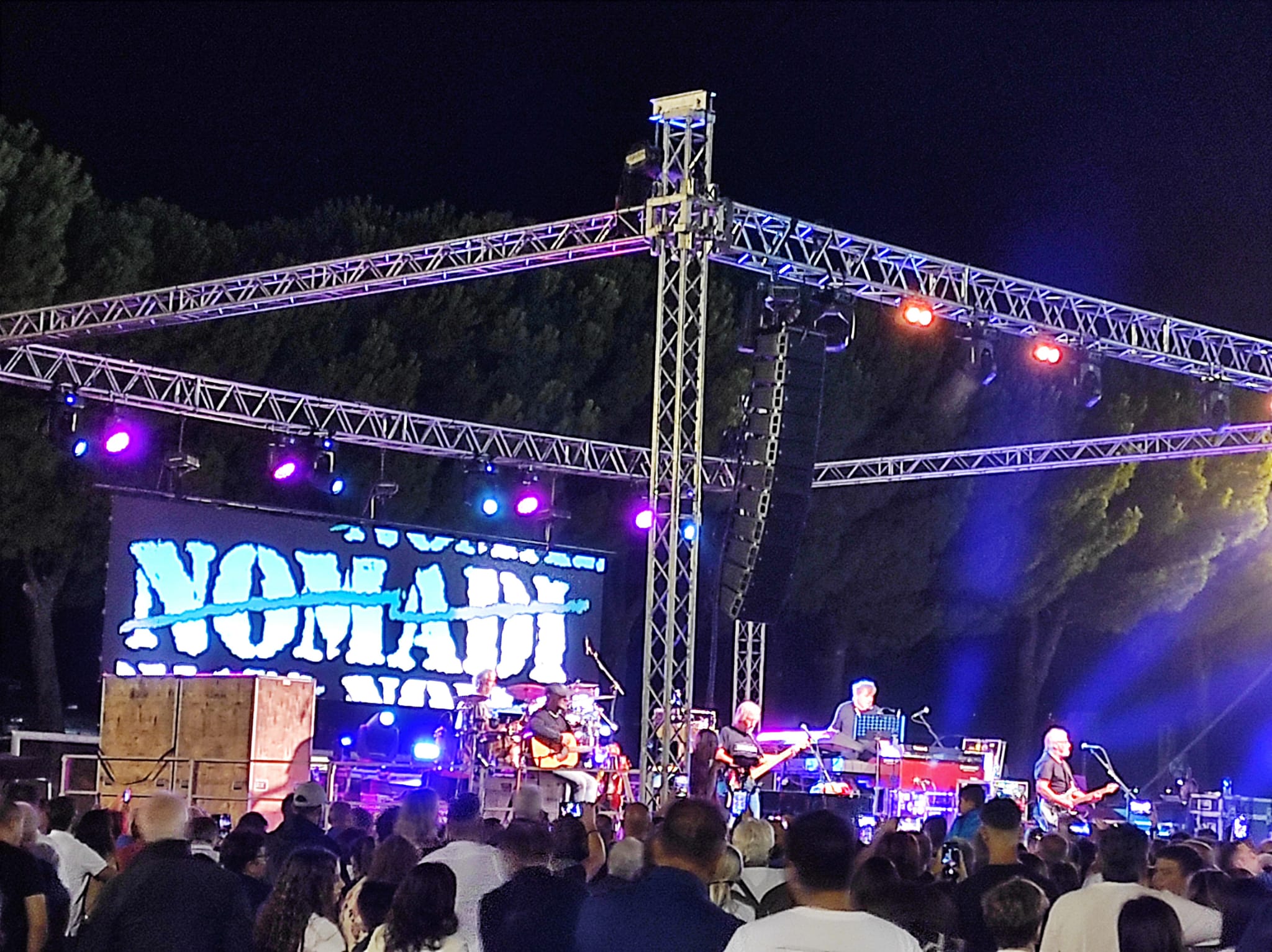 Cropani, in migliaia per il concerto dei Nomadi (FOTO)