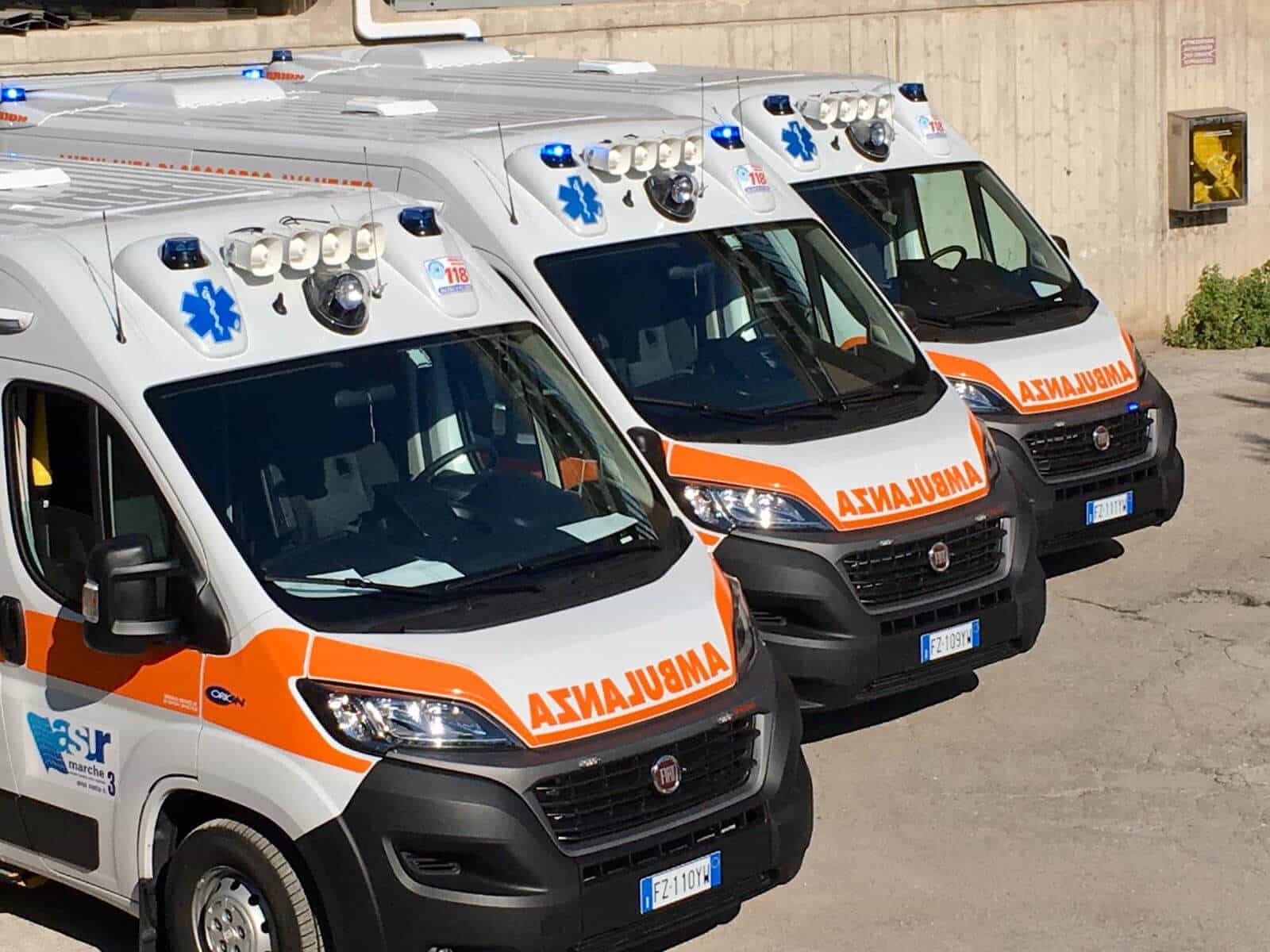 Occhiuto presenta alla Cittadella le nuove 60 ambulanze