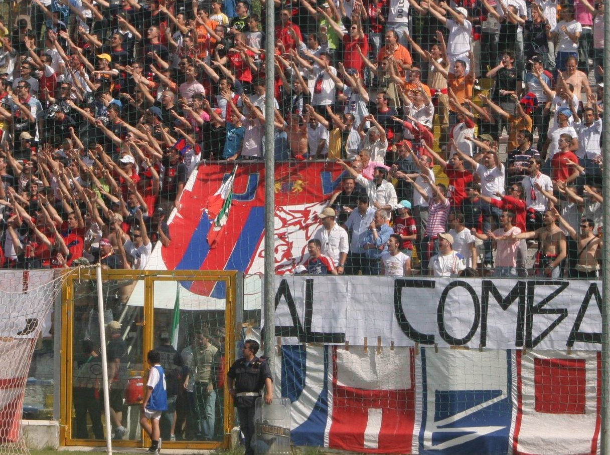 Cori contro la polizia durante la partita di calcio Vibonese-Lamezia, emesso un Daspo