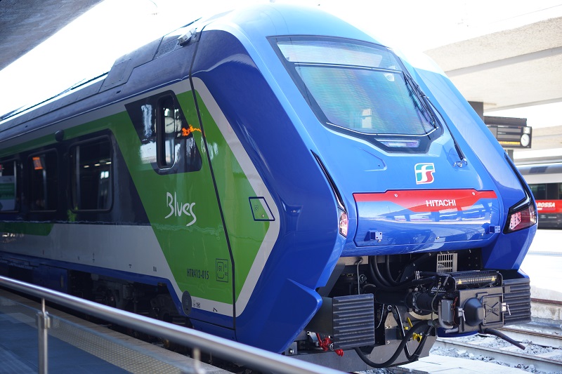 Trenitalia, entrato in servizio in Calabria il quarto treno ibrido Blues. Viaggia sulla direttrice Reggio-linea ionica-Catanzaro Lido-Lamezia