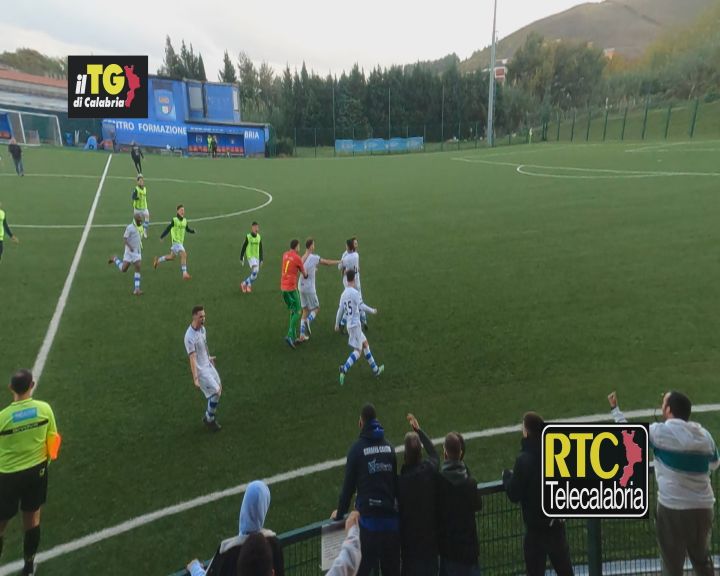 Calcio Promozione B, Sporting Catanzaro Lido-Caraffa 2-3, finale per cuori forti. L’ex Ferrara decide l’incontro