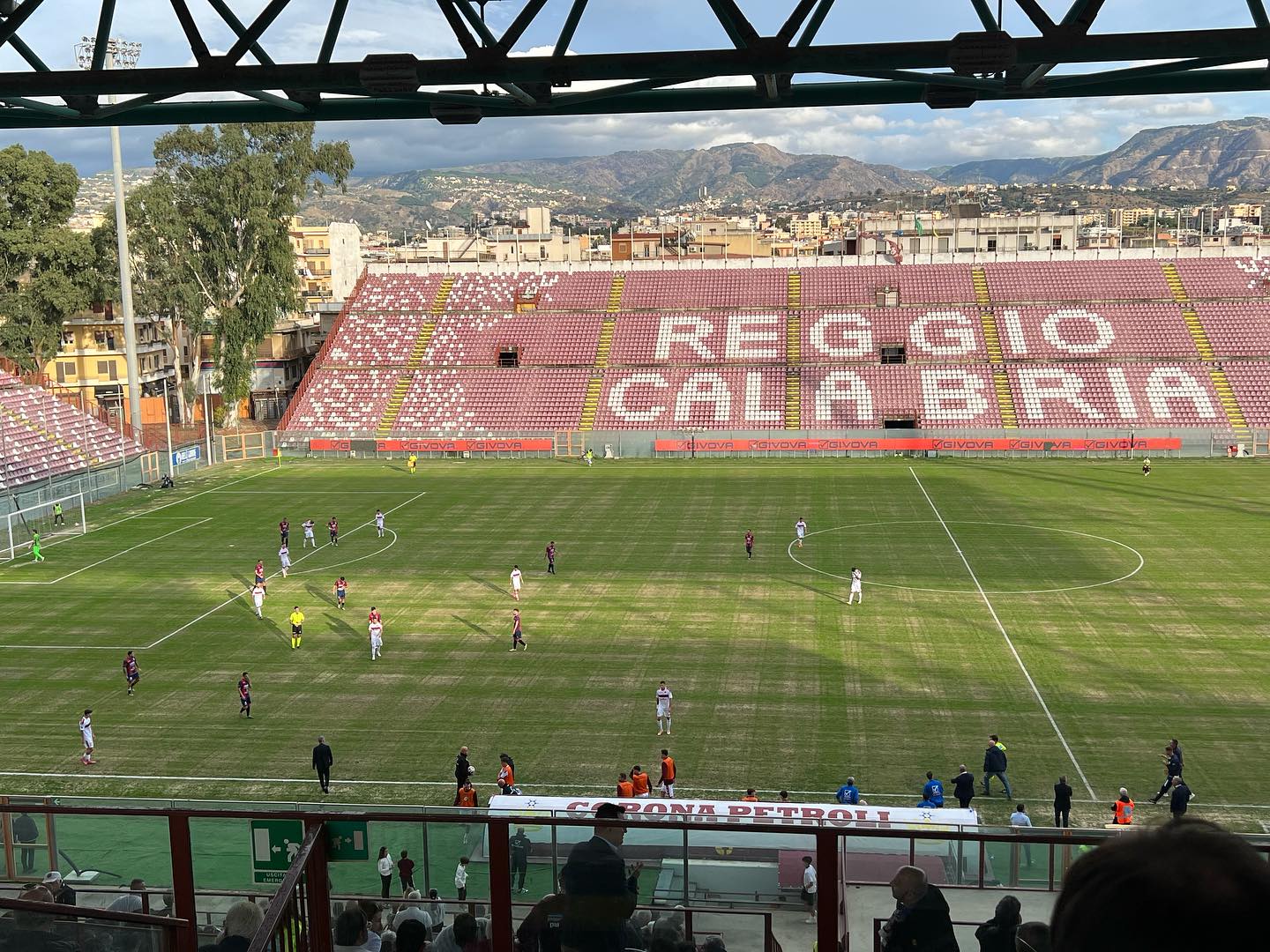 Calcio serie D, finisce senza reti il derby tra Reggio Calabria e Vibonese. Il Castrovillari strappa un pari ad Acireale. Locri ok con doppio Marsico