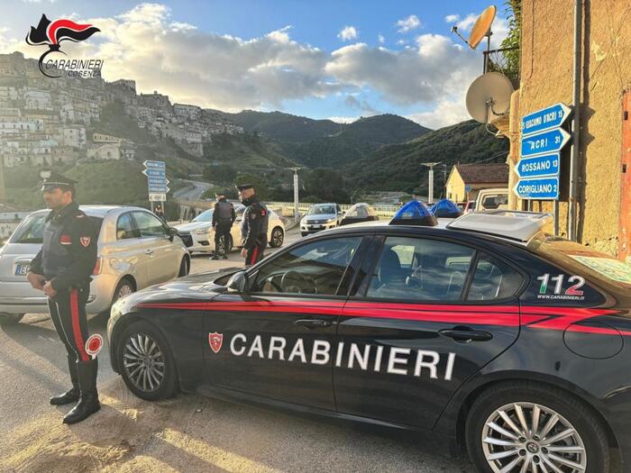 Corigliano Rossano, intimidazioni e richieste di soldi “per gli amici”: due arresti