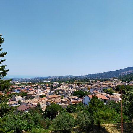 San Demetrio Corone, 42enne cade da un solaio durante dei lavori e muore. Inutile l’intervento dell’elisoccorso