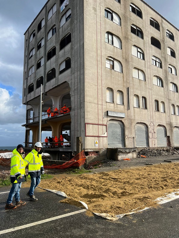 Melissa, domani l’abbattimento di palazzo Mangeruca. Pronti 400 kg di esplosivo