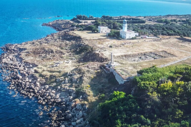 Italia Nostra: “Abbattere i manufatti abusivi nell’area di Capo Colonna”