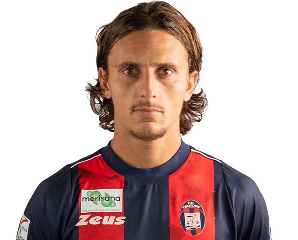 Calciomercato, la qualità dell’abile playmaker Petriccione dal Crotone al Catanzaro. Avrà la maglia numero 10