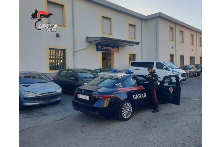 Aggressione a un 25enne per estorcergli denaro alla stazione di Rende-Castiglione, arrestate due persone