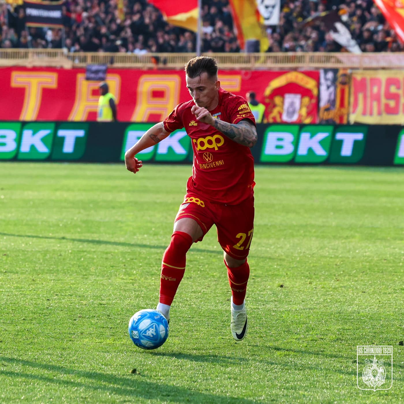 Calcio serie B, gol ed emozioni tra Catanzaro e Sud Tirol (2-2). Espulso Brighenti nel finale