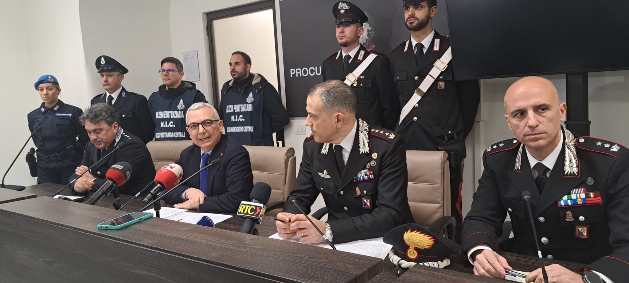 Droga e corruzione nel carcere di Catanzaro, eseguite ordinanze nei confronti di 38 indagati (VIDEO)