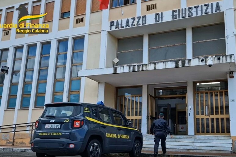 Indagine GdF su truffe online in Calabria, 3 obblighi di dimora