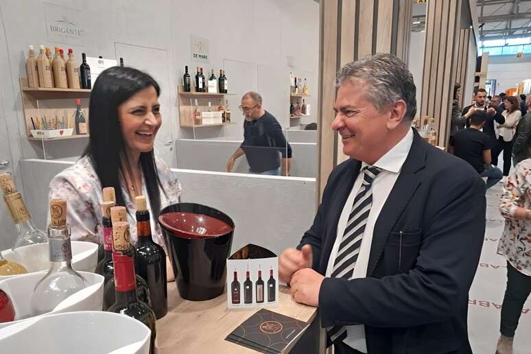 Il presidente del Consiglio regionale, Mancuso, al Vinitaly: “I vini calabresi sono custodi di un patrimonio millenario”