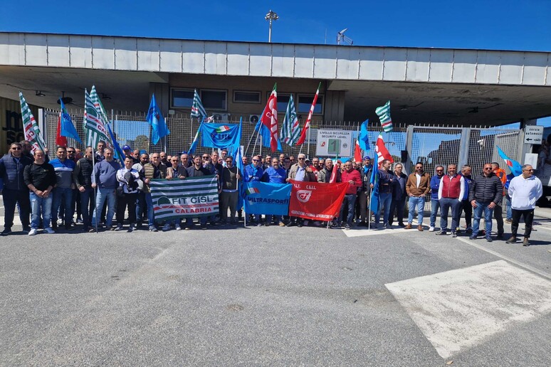 Sciopero dei portuali a Gioia Tauro, adesione al 90%