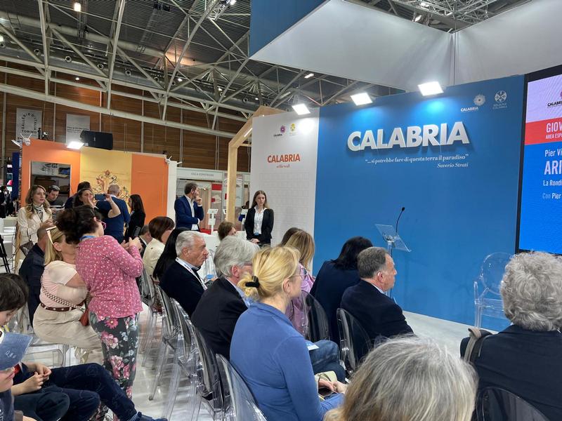 Salone del libro, inaugurato dalla vicepresidente Princi lo stand della Regione Calabria