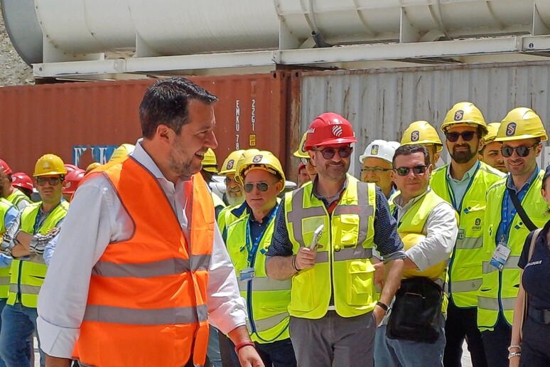 Salvini in Calabria: “Obiettivo finanziare la SS 106 fino a Reggio”