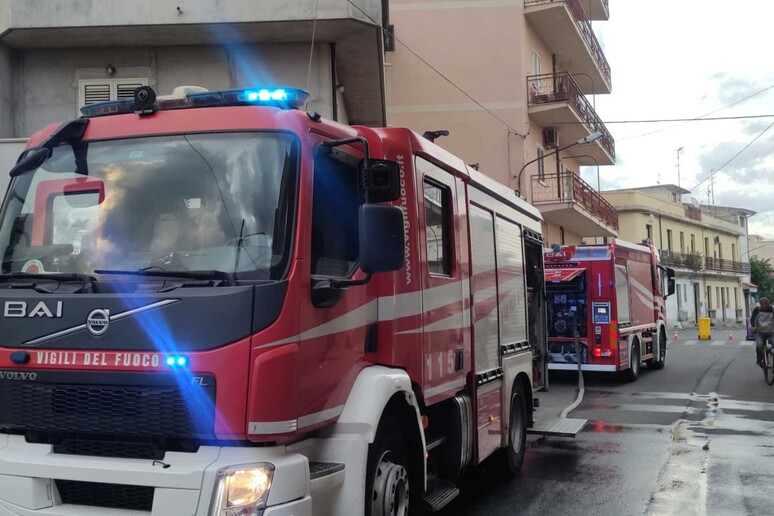 Praia a Mare, bombole di gas esplodono sul terrazzo di un appartamento: nessun ferito